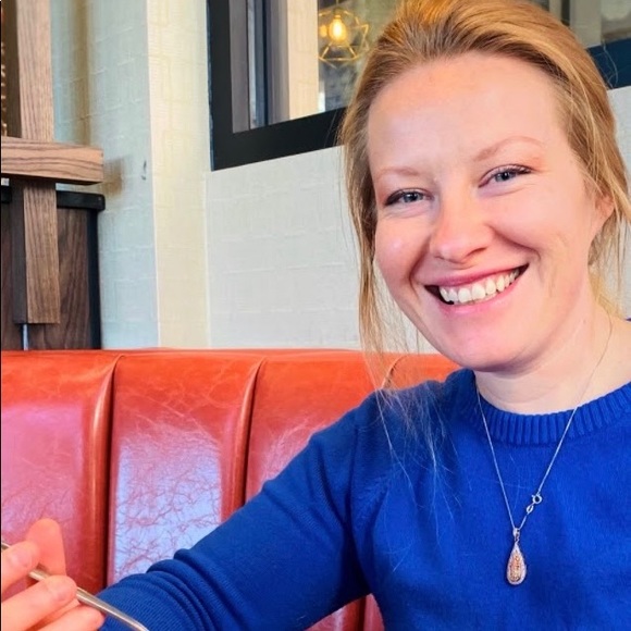 Meet your Posher, Kristen - Picture 2 of 3